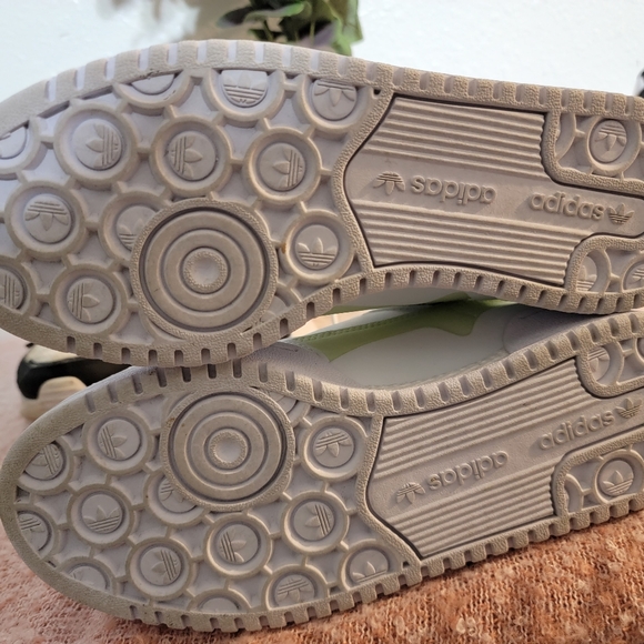 Adidas Green Shoes - Picture 7 of 8